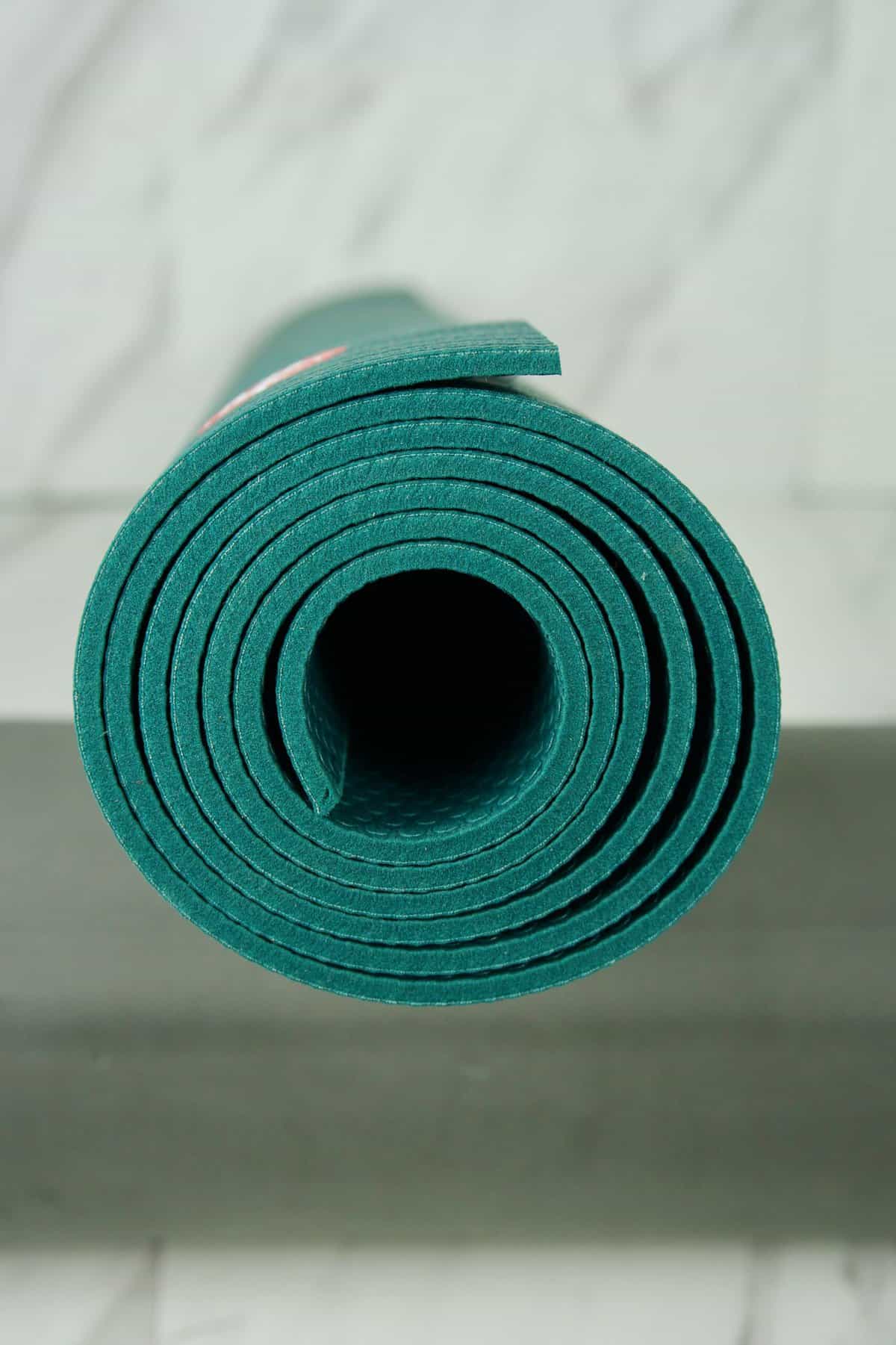 manduka pro yoga mat 6mm black forest green